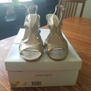 NWT Nine West Addie Gold Heels